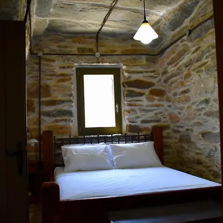 Сasa de vacaciones Private Stone House Near Orkos Beach