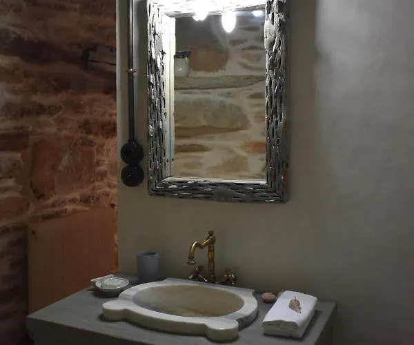 Private Stone House Near Orkos Beach Сasa de vacaciones